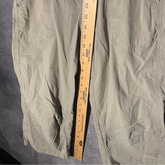 Kuhl Free Range Capri Pants Women 10 Tan Cargo Pockets Hiking. Flower stitching - Picture 4 of 8